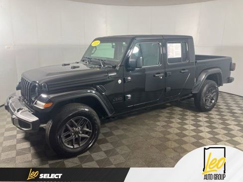 Used 2021 Jeep Gladiator Sport image 1