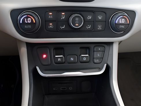 Used 2020 GMC Terrain Denali w/ Denali Premium Package FWD image 26