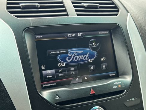 Used 2014 Ford Explorer XLT w/ Equipment Group 202A AWD/4WD image 32