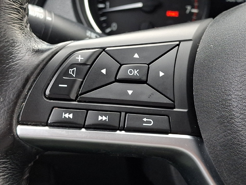 Used 2017 Nissan Rogue SV AWD/4WD image 22