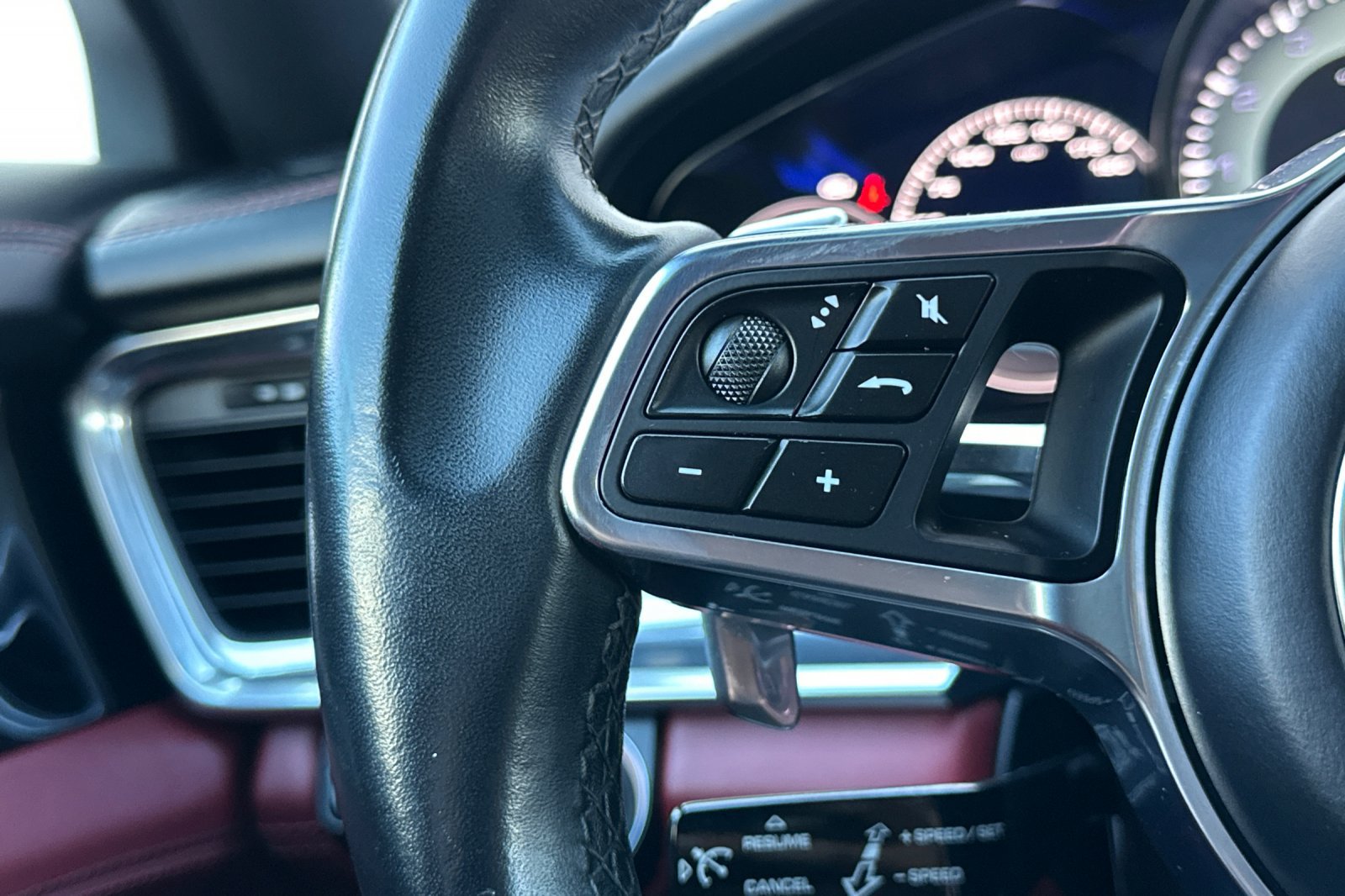 Used 2019 Porsche Panamera 4 AWD/4WD image 33