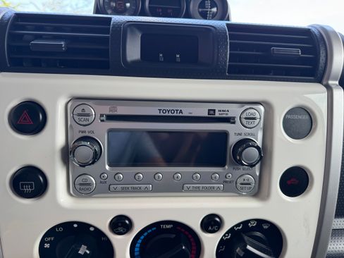 Used 2013 Toyota FJ Cruiser 4WD w/ Upgrade Pkg image 17