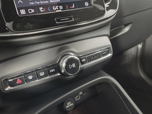 Certified 2023 Volvo XC40 B5 Ultimate w/ Climate Package image 20