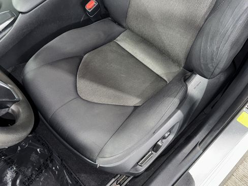 Used 2020 Toyota Camry LE FWD image 33