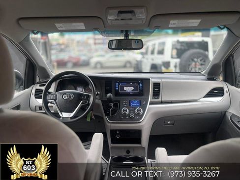 Used 2015 Toyota Sienna LE FWD image 11