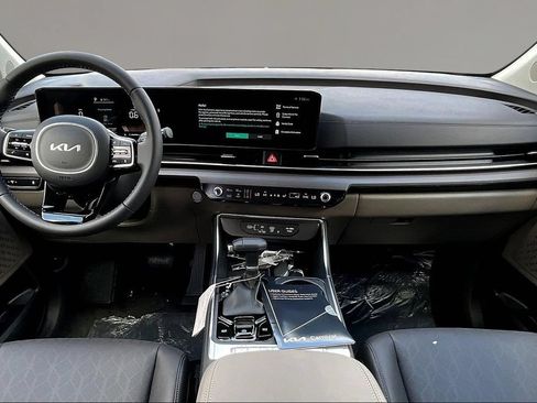 New 2026 Kia Carnival EX FWD image 5