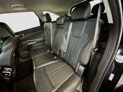 Used 2024 Kia Sorento S image 29
