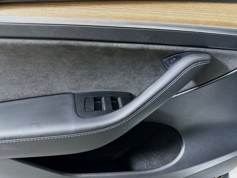 Used 2022 Tesla Model Y Long Range image 15