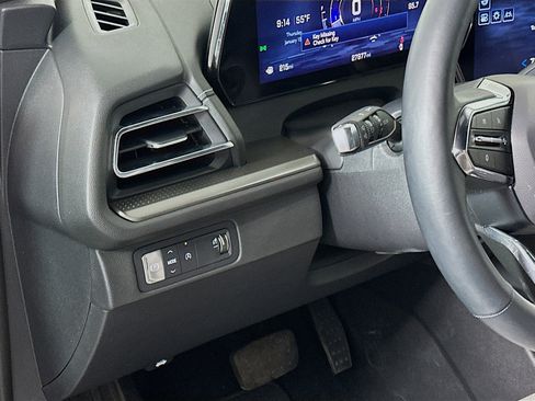 Used 2025 Chevrolet Traverse LT image 17