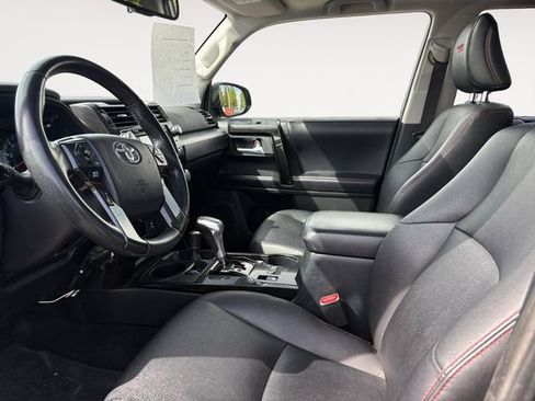 Used 2018 Toyota 4Runner TRD Off-Road Premium AWD/4WD image 9