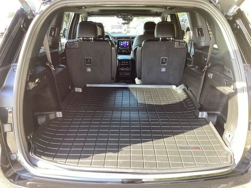 Used 2025 Jeep Grand Cherokee L Altitude image 11