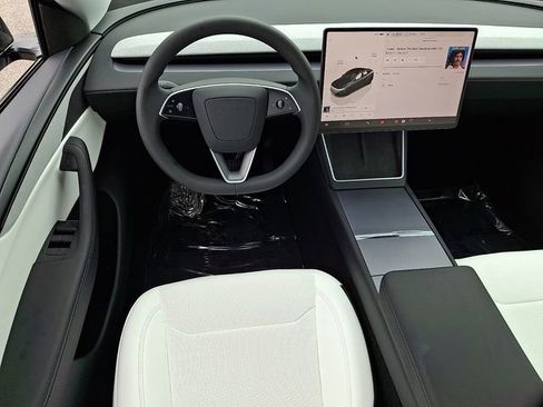 Used 2026 Tesla Model Y 2WD image 13