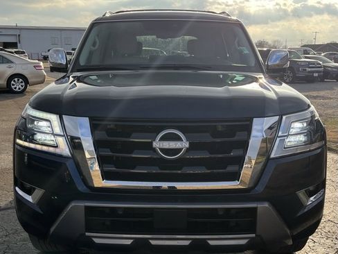 Used 2024 Nissan Armada Platinum w/ Captain's Chairs Package image 3