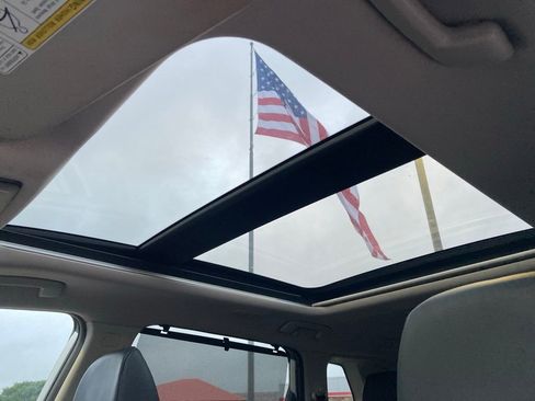 Used 2021 Nissan Rogue SV w/ Premium Package image 14