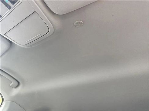 Used 2022 Ford Explorer XLT w/ Equipment Group 202A image 15