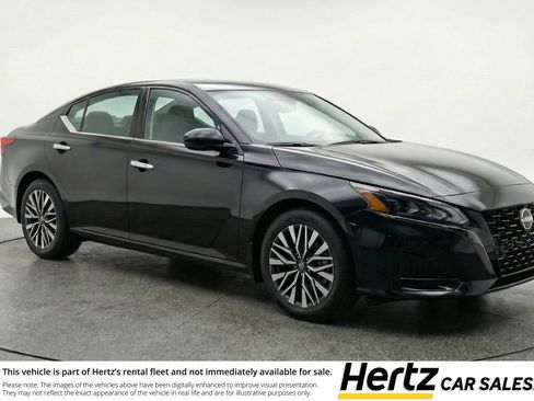 Used 2025 Nissan Altima 2.5 SV image 1