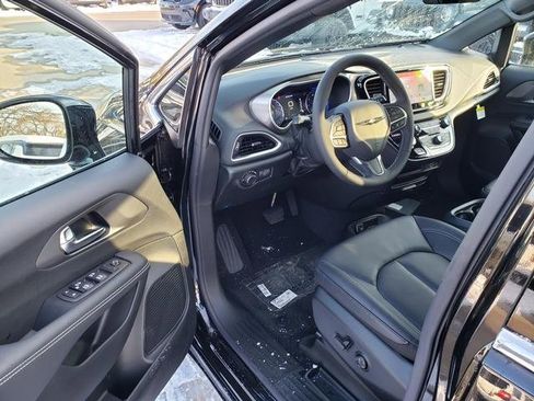 New 2026 Chrysler Voyager LX image 6