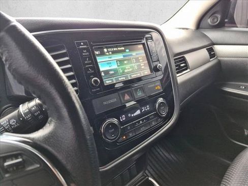 Used 2017 Mitsubishi Outlander ES AWD/4WD image 12