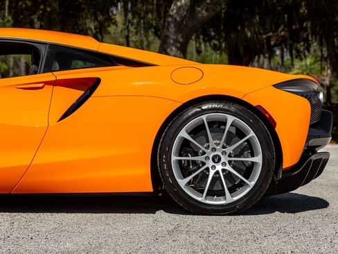 Used 2024 McLaren Artura RWD image 46