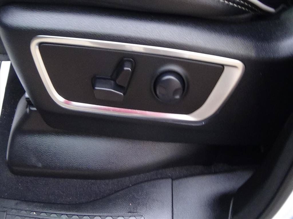 Used 2025 RAM 1500 Laramie AWD/4WD image 17