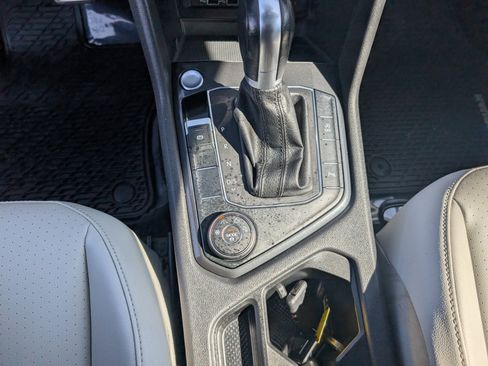 Used 2019 Volkswagen Tiguan SEL R-Line image 18
