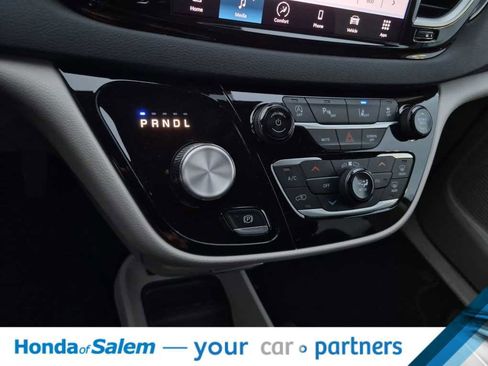 Used 2024 Chrysler Pacifica Touring-L image 17