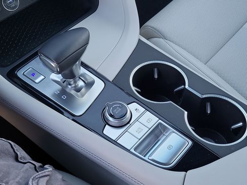 Certified 2025 Genesis G70 2.5T image 14