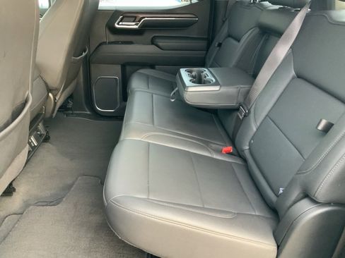 Used 2024 GMC Sierra 1500 SLT image 15