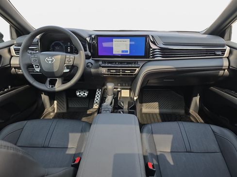 Used 2025 Toyota Camry XSE image 9