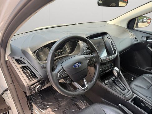 Used 2016 Ford Focus SE w/ Equipment Group 201A FWD image 6