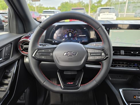 New 2026 Chevrolet Equinox RS w/ Convenience Package III FWD image 20