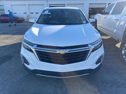 Used 2024 Chevrolet Equinox LT image 2