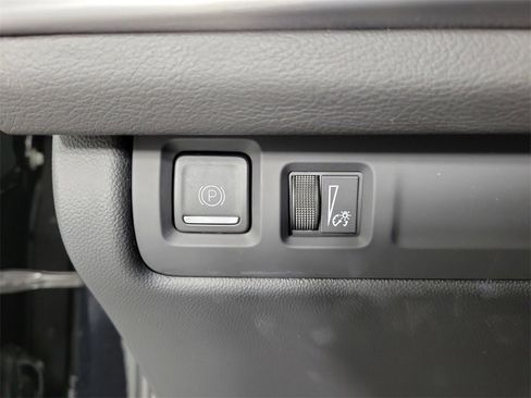 Certified 2025 Cadillac XT4 Premium Luxury image 30