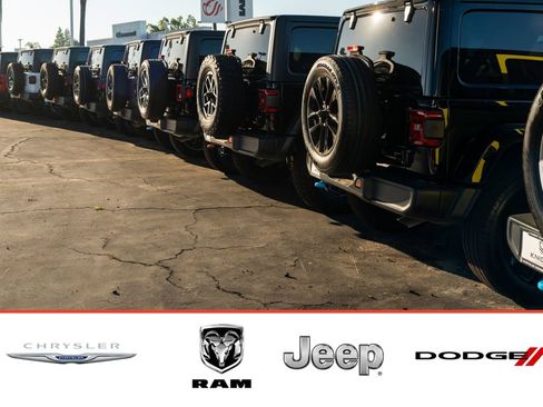 Used 2025 Cadillac Escalade V AWD/4WD image 6