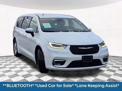 Used 2023 Chrysler Pacifica Touring-L image 7