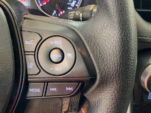 Used 2020 Toyota RAV4 XLE FWD image 12