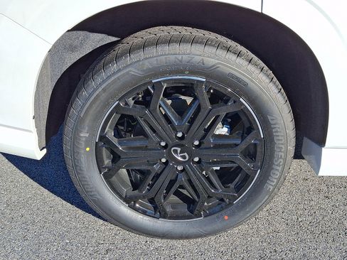 New 2026 INFINITI QX80 4WD image 5