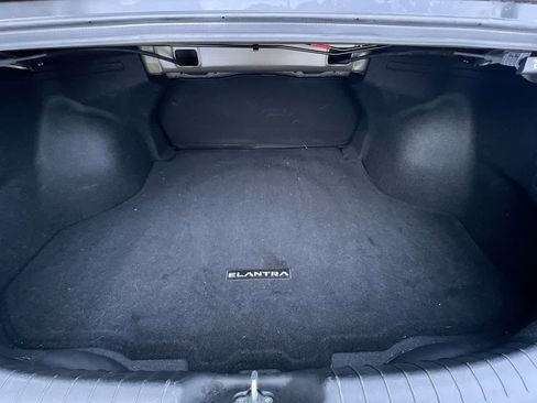 Used 2023 Hyundai Elantra Blue image 25