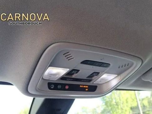 Used 2018 Chevrolet Traverse LT image 18