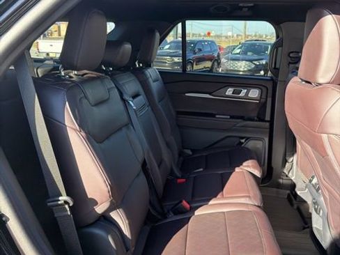 Used 2025 Ford Explorer Platinum image 22