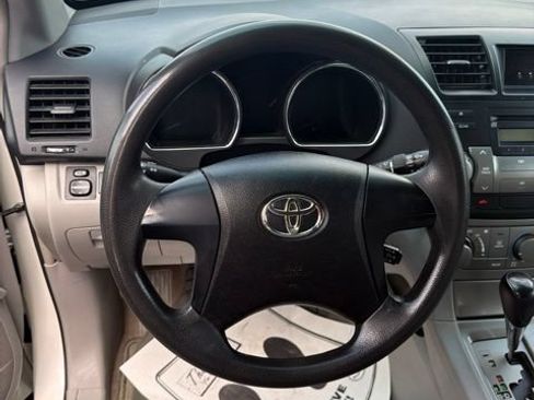 Used 2010 Toyota Highlander 4WD image 12
