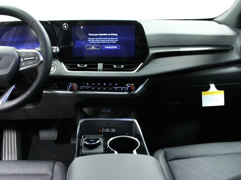 New 2026 Chevrolet Equinox LT w/ Convenience Package II image 18