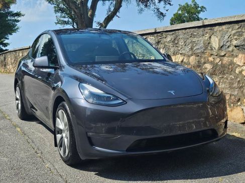 Used 2023 Tesla Model Y Long Range AWD/4WD image 12