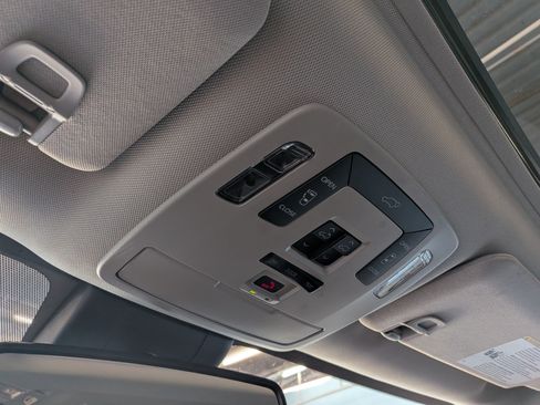 Certified 2025 Toyota Sienna XLE FWD image 29