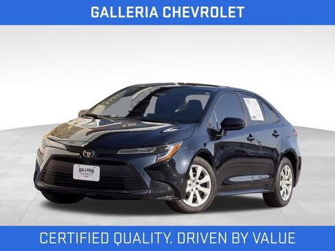 Used 2023 Toyota Corolla LE FWD image 2