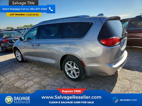 Used 2017 Chrysler Pacifica Touring-L Plus w/ Tire & Wheel Group FWD image 3