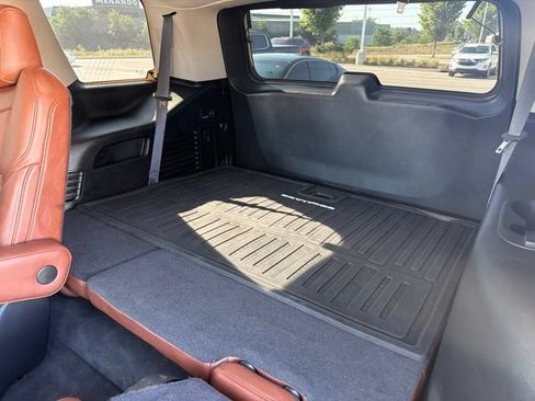 Used 2020 Cadillac Escalade Premium Luxury AWD/4WD image 16