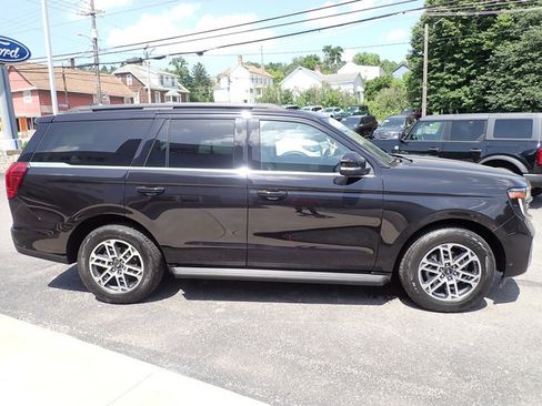 Used 2025 Ford Expedition Active AWD/4WD image 9