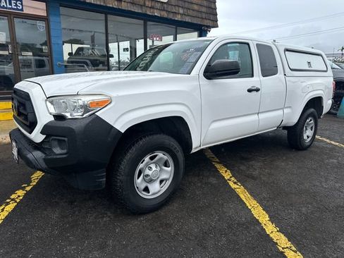 Used 2020 Toyota Tacoma SR5 RWD image 1