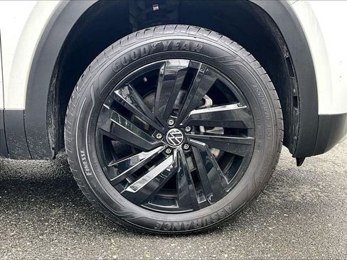 Used 2023 Volkswagen Atlas Cross Sport SE AWD/4WD image 9